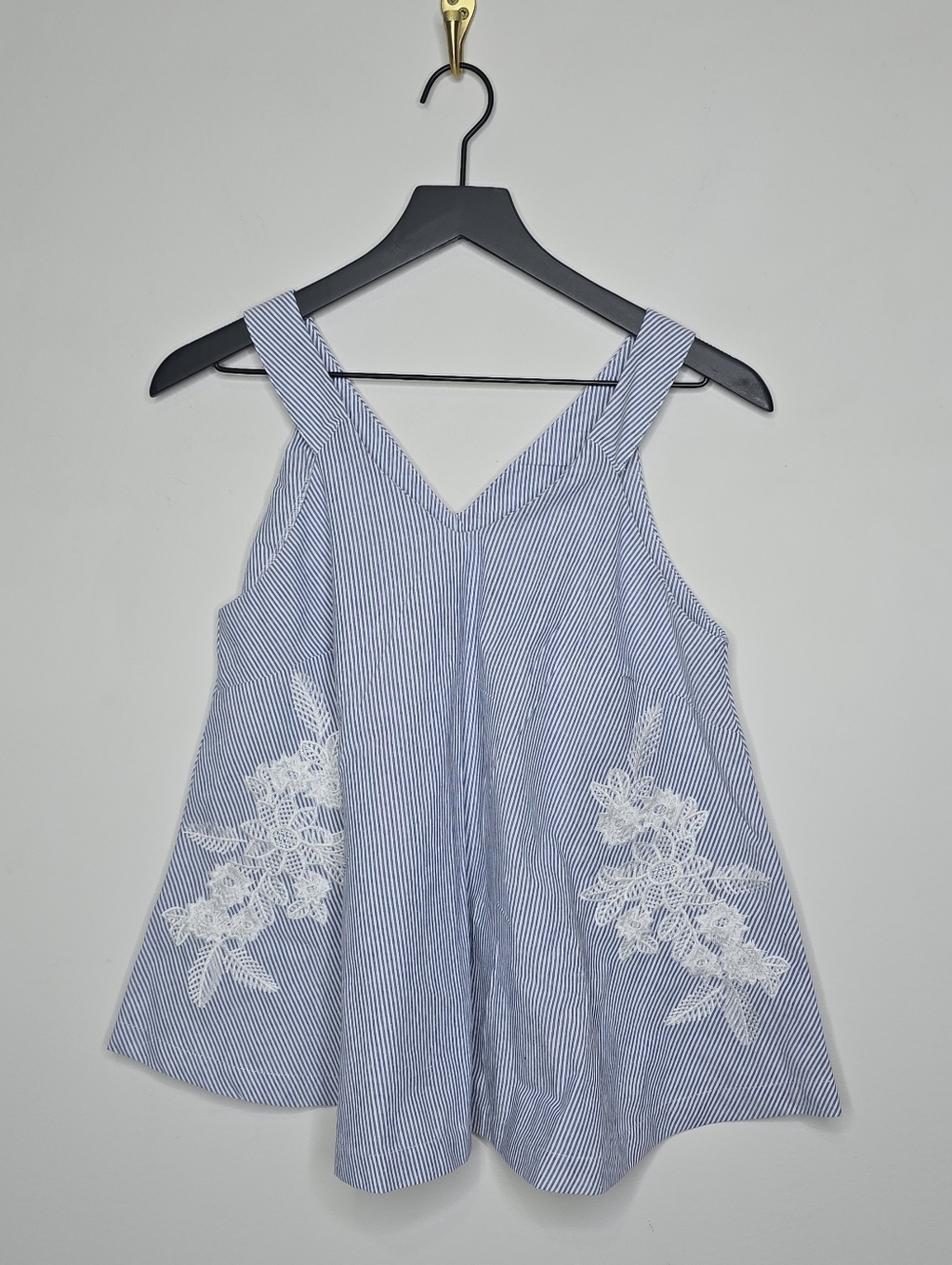 Doe & Rae Embroidered Seersucker Trapeze Top Size Small